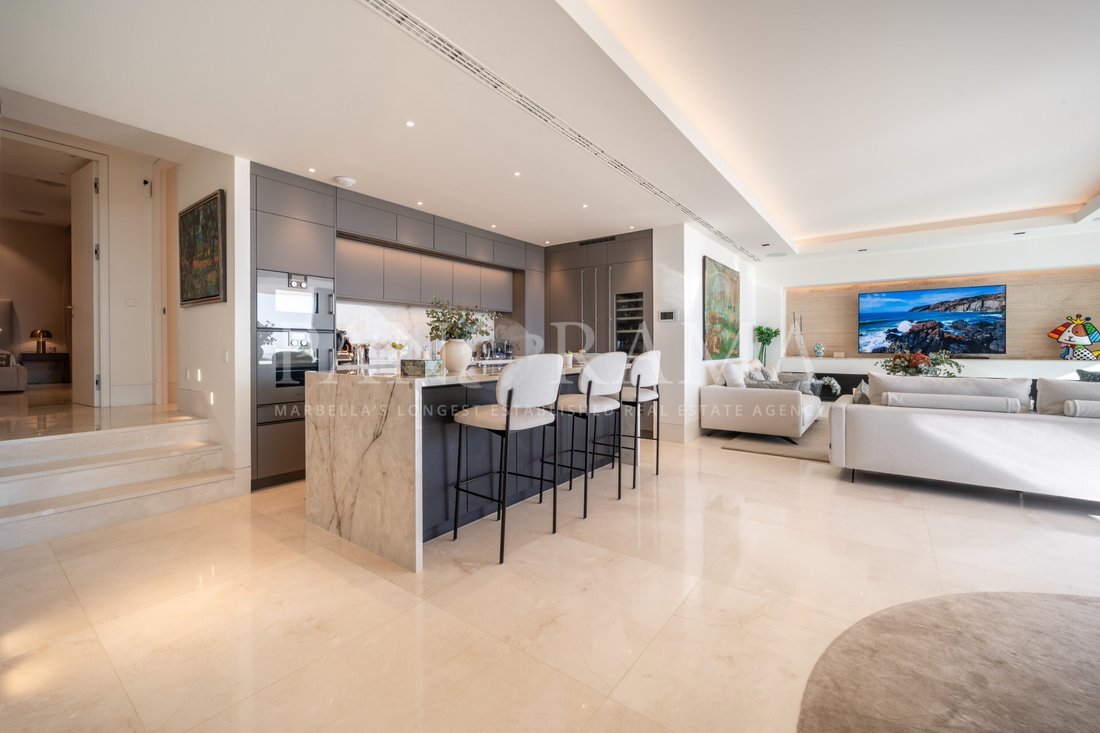 Apartment in La Quinta, Benahavis, Andalusia 4 - 16810654