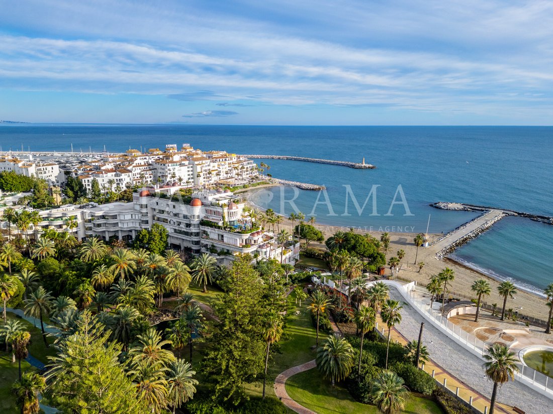 Apartment in Puerto Banus, Marbella, Spain 1 - 17003662