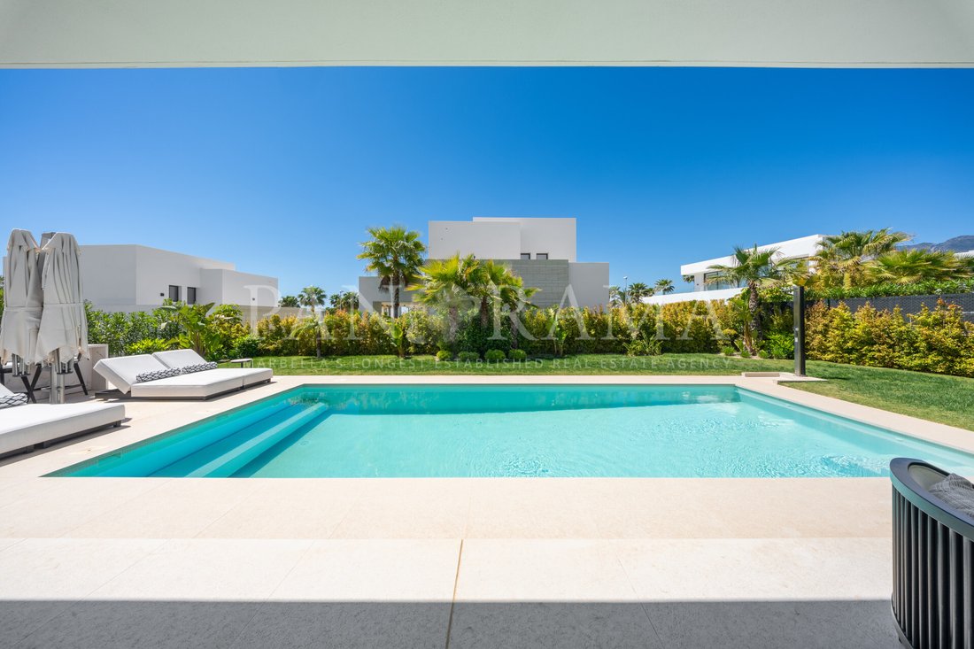 Villa in Rio Real, Marbella, Andalusia 4 - 17721024