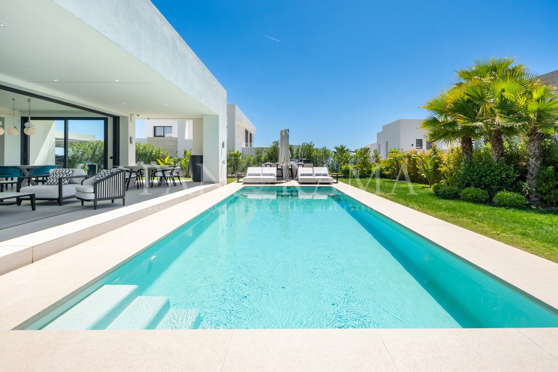 Villa in Rio Real, Marbella, Andalusia 1 - 17721024