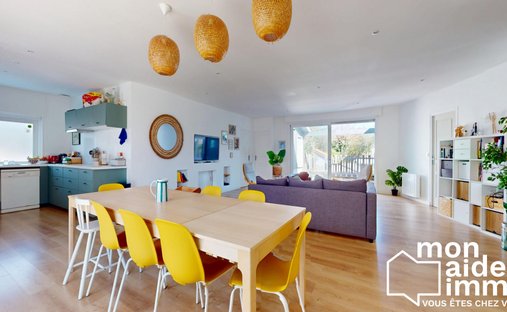 House in Nord, Artigues-pres-Bordeaux, France 1