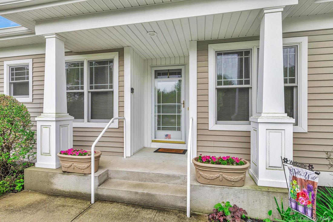 Condo in Stony Brook, New York, United States 3 - 18022078