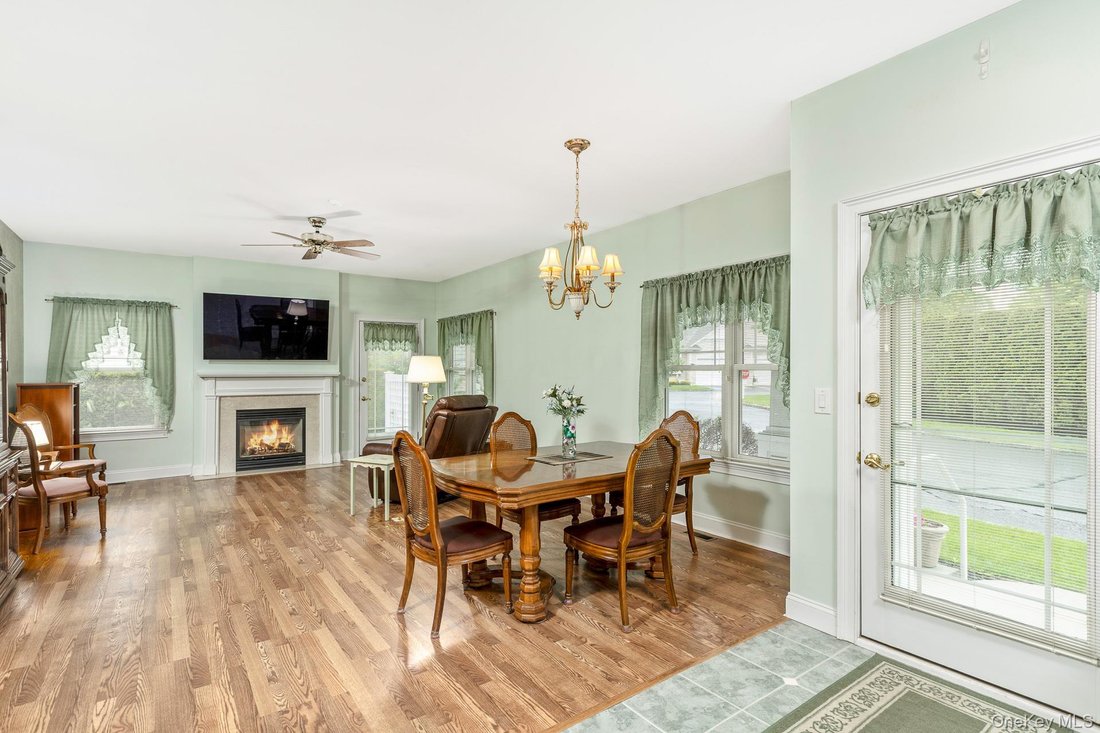 Condo in Stony Brook, New York, United States 4 - 18022078
