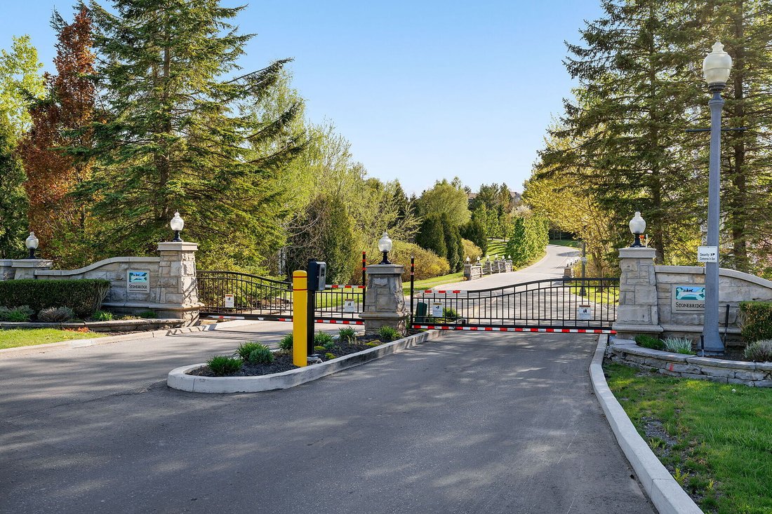 Casa a Aurora, Ontario, Canada 1 - 17025486
