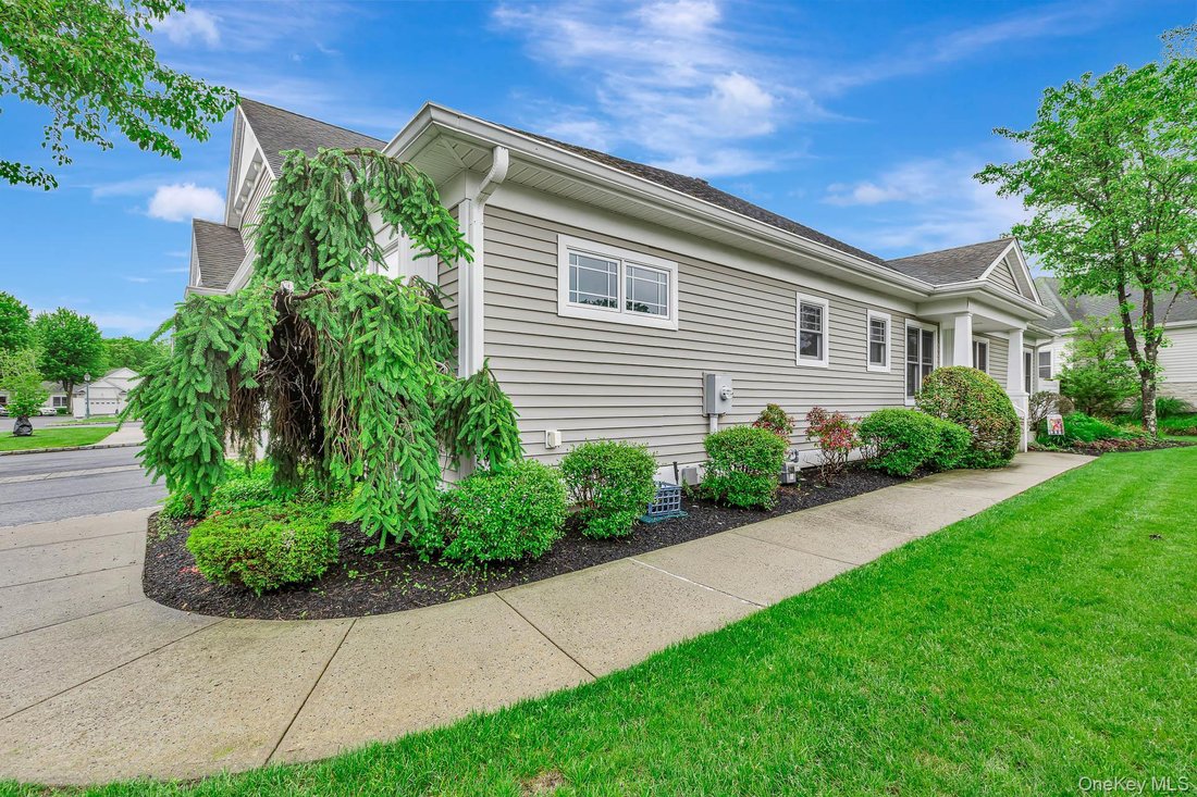 Condo in Stony Brook, New York, United States 2 - 18022078