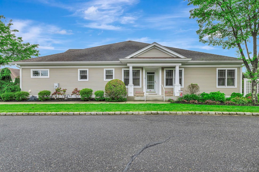 Condo in Stony Brook, New York, United States 1 - 18022078