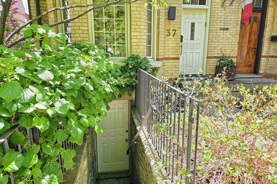 House in Toronto, Ontario, Canada 5 - 18022111
