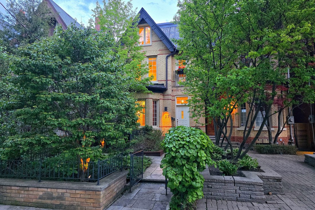 House in Toronto, Ontario, Canada 2 - 18022111