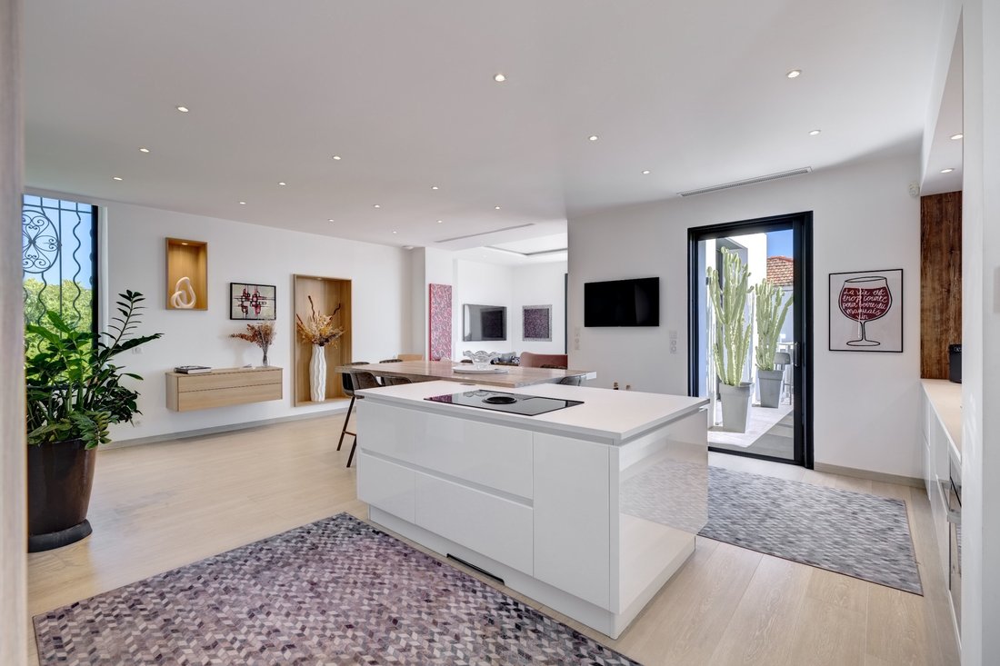 Townhouse in Saint Nicolas, Cannes, France 4 - 18022107