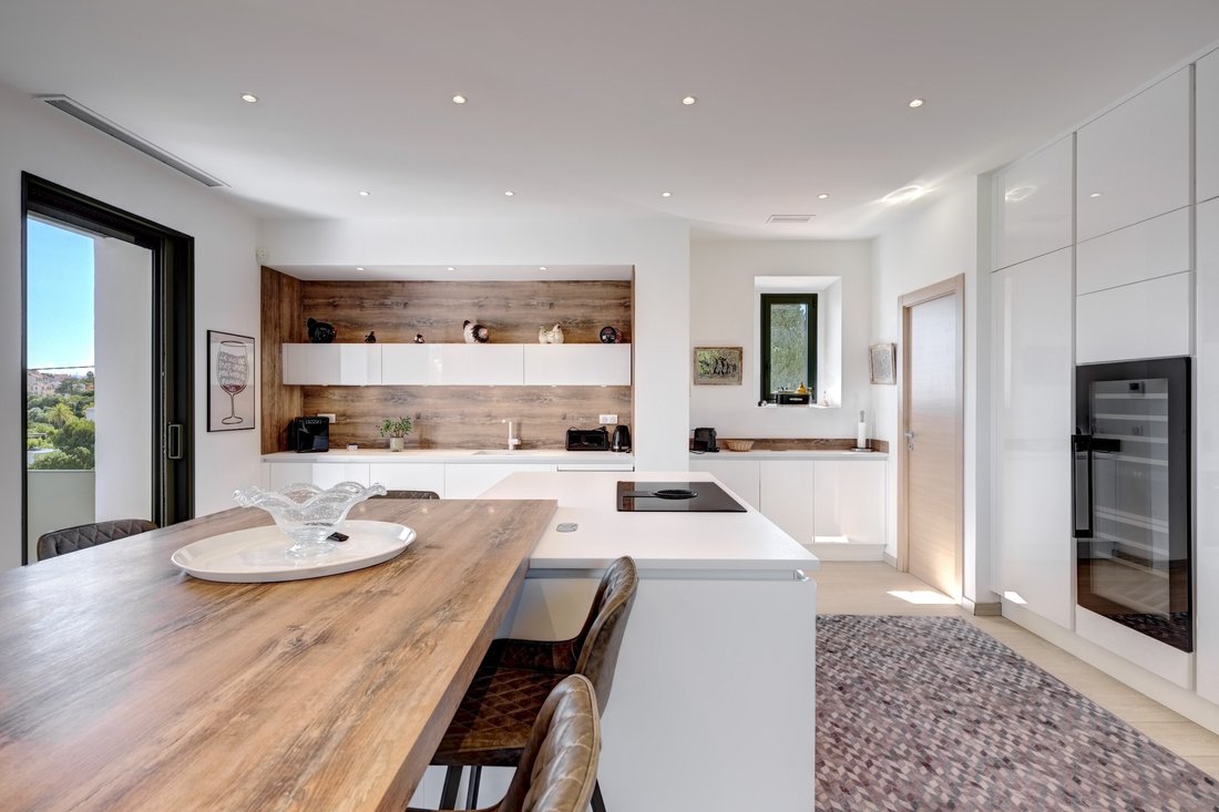 Townhouse in Saint Nicolas, Cannes, France 5 - 18022107