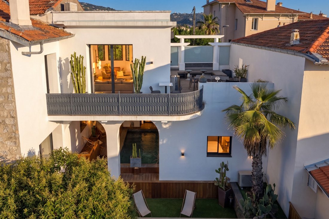 Townhouse in Saint Nicolas, Cannes, France 1 - 18022107