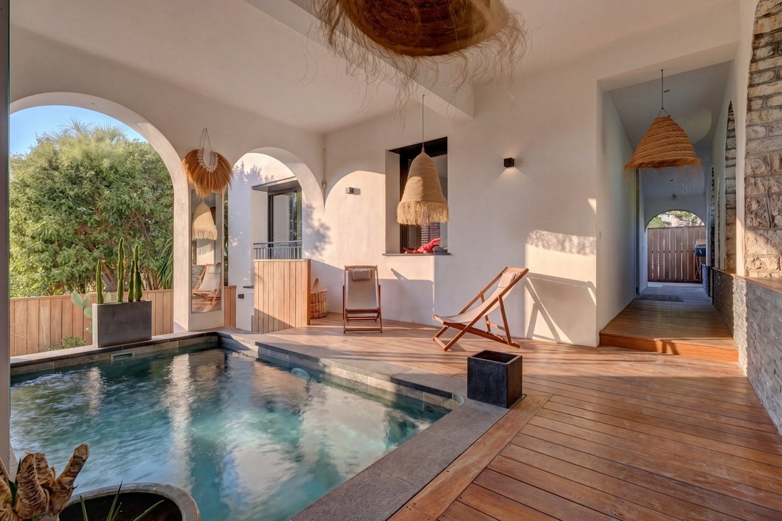 Townhouse in Saint Nicolas, Cannes, France 2 - 18022107
