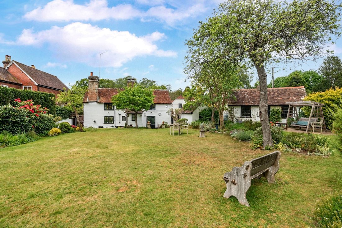 House in Elstead, England 1 - 18022454