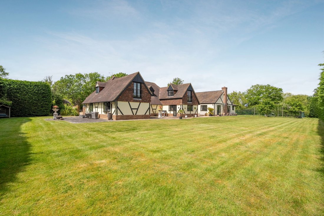 House in Winkfield, England 2 - 18012715