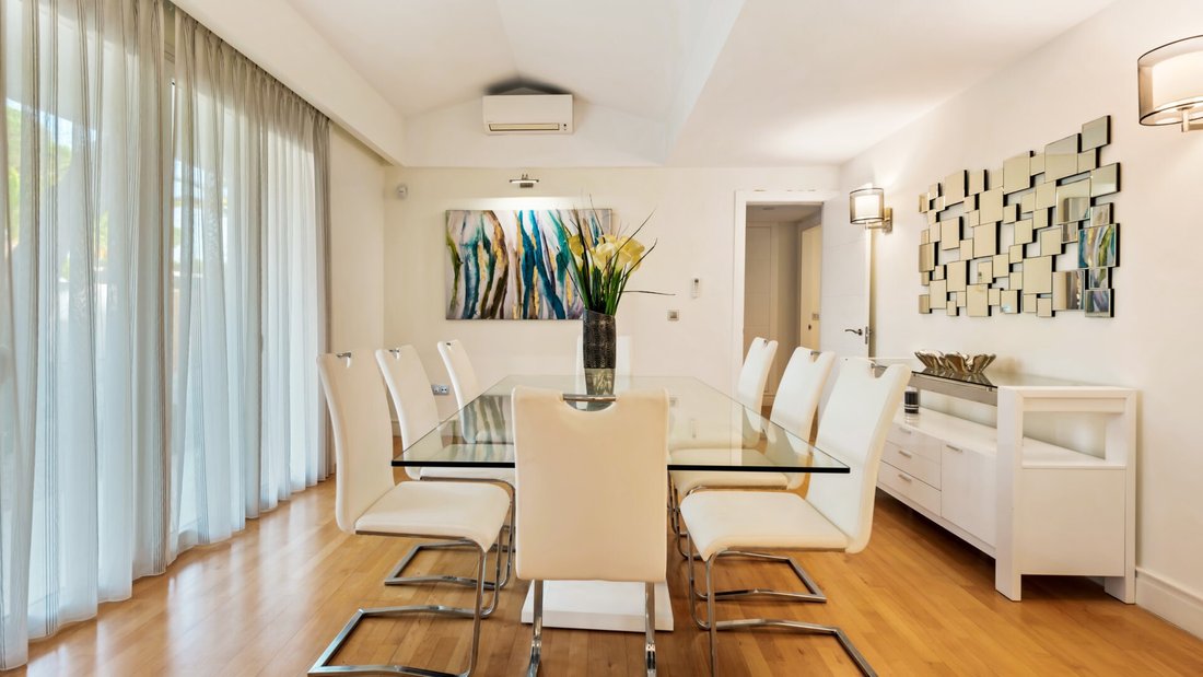 Villa in Elviria-Cabopino, Marbella, Spain 4 - 17082886
