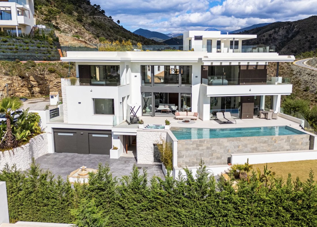 Villa in La Quinta, Benahavis, Andalusia 1 - 16171028