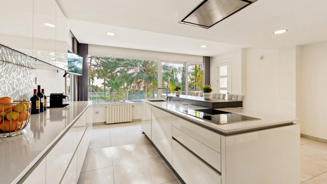Villa in Elviria-Cabopino, Marbella, Spain 5 - 17082886