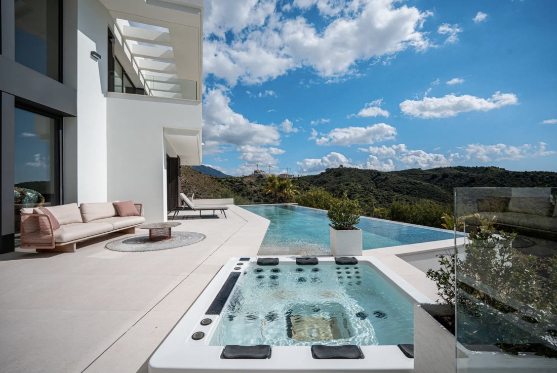 Villa in La Quinta, Benahavis, Andalusia 2 - 16171028