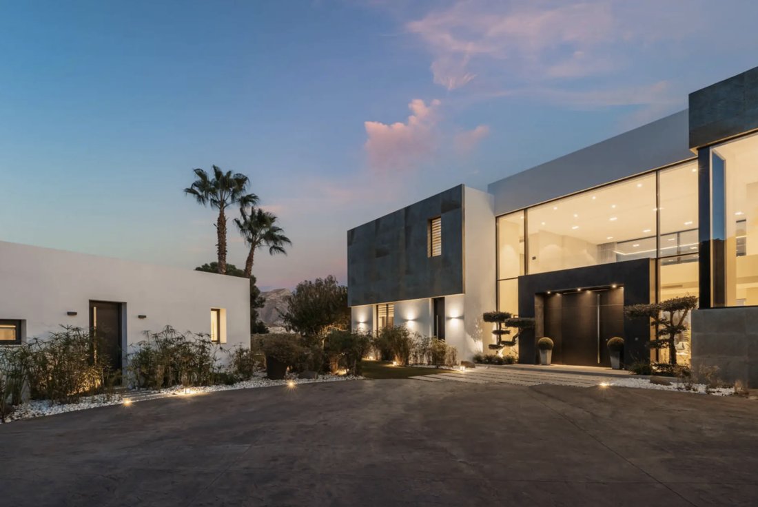 Villa in El Madroñal, Benahavis, Spain 2 - 16171077