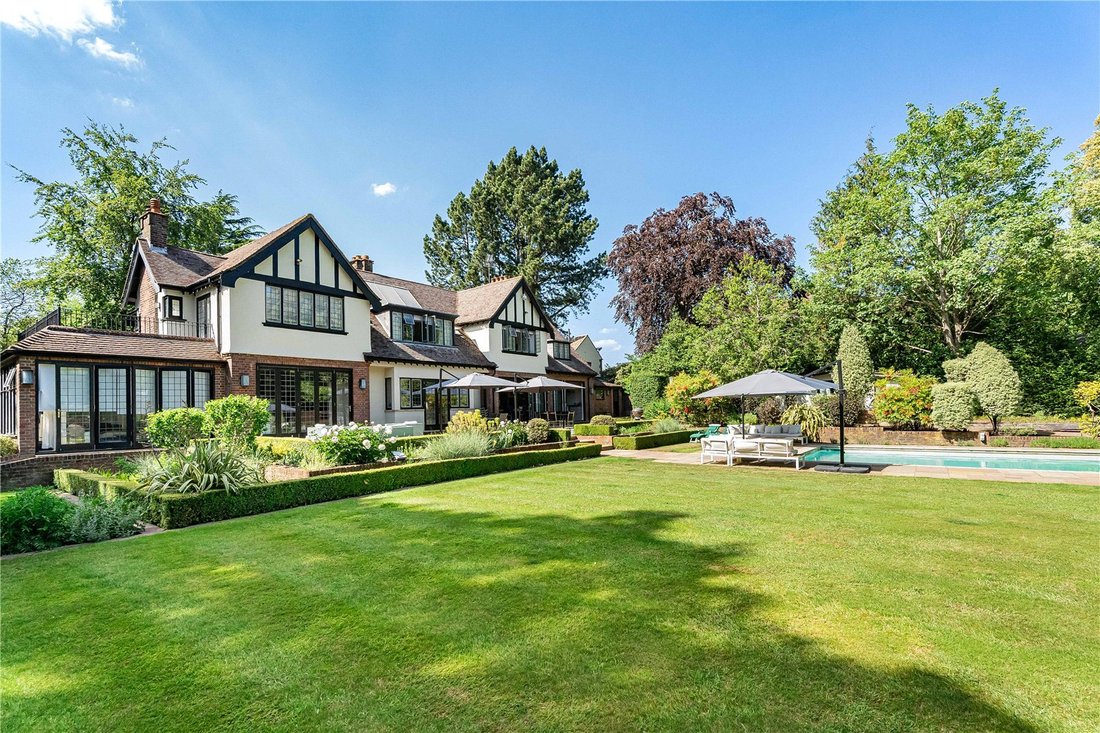House in Barnet, England 3 - 17326192
