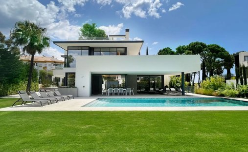 Villa in Golden Mile, Andalusia, Spain 1