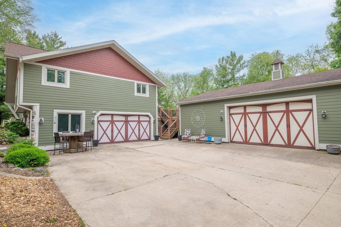 House in Pewaukee, Wisconsin, United States 3 - 18022183