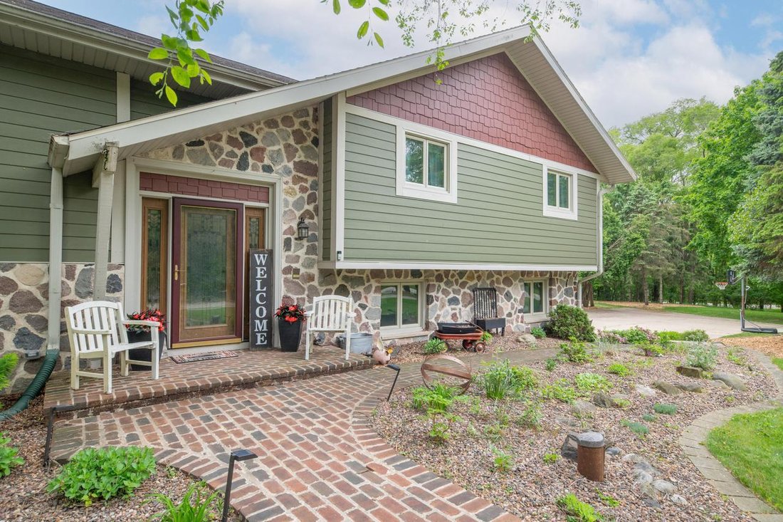 House in Pewaukee, Wisconsin, United States 2 - 18022183
