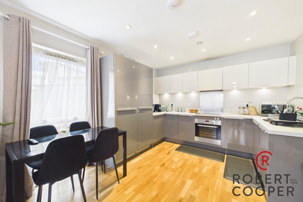 Apartment in Kingsend, Hillingdon, England 3 - 18022194