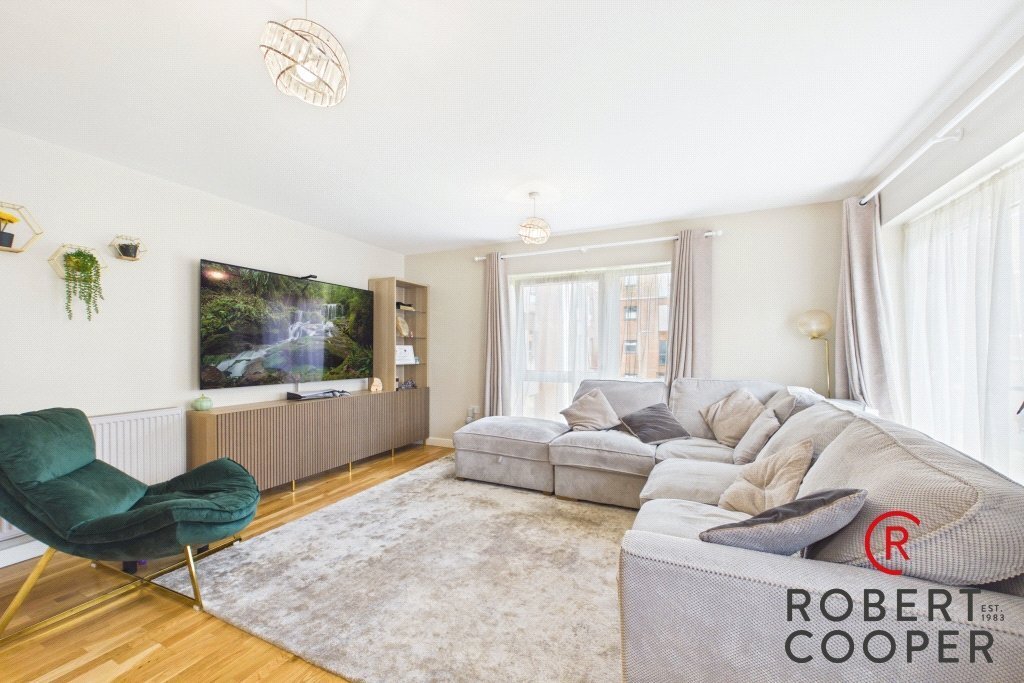 Apartment in Kingsend, Hillingdon, England 2 - 18022194