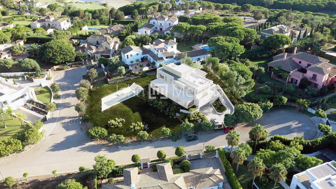 Villa in Sotogrande, San Roque, Andalusia 2 - 17443476