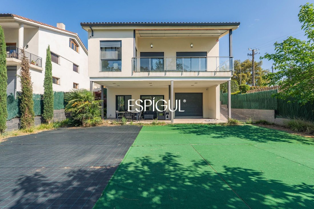Villa in Santa Coloma Residencial, Catalonia, Spain 2 - 18022190