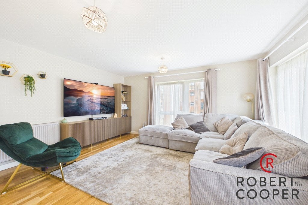 Apartment in Kingsend, Hillingdon, England 1 - 18022194