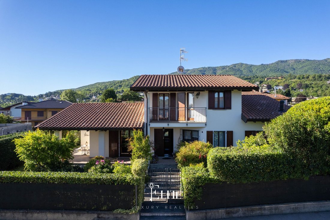Villa in Gavirate, Lombardy, Italy 1 - 18022620