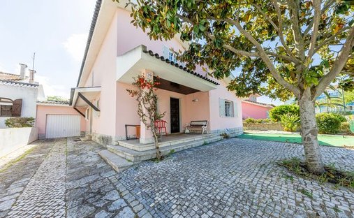 House in Montijo e Afonsoeiro, Setubal, Portugal 1