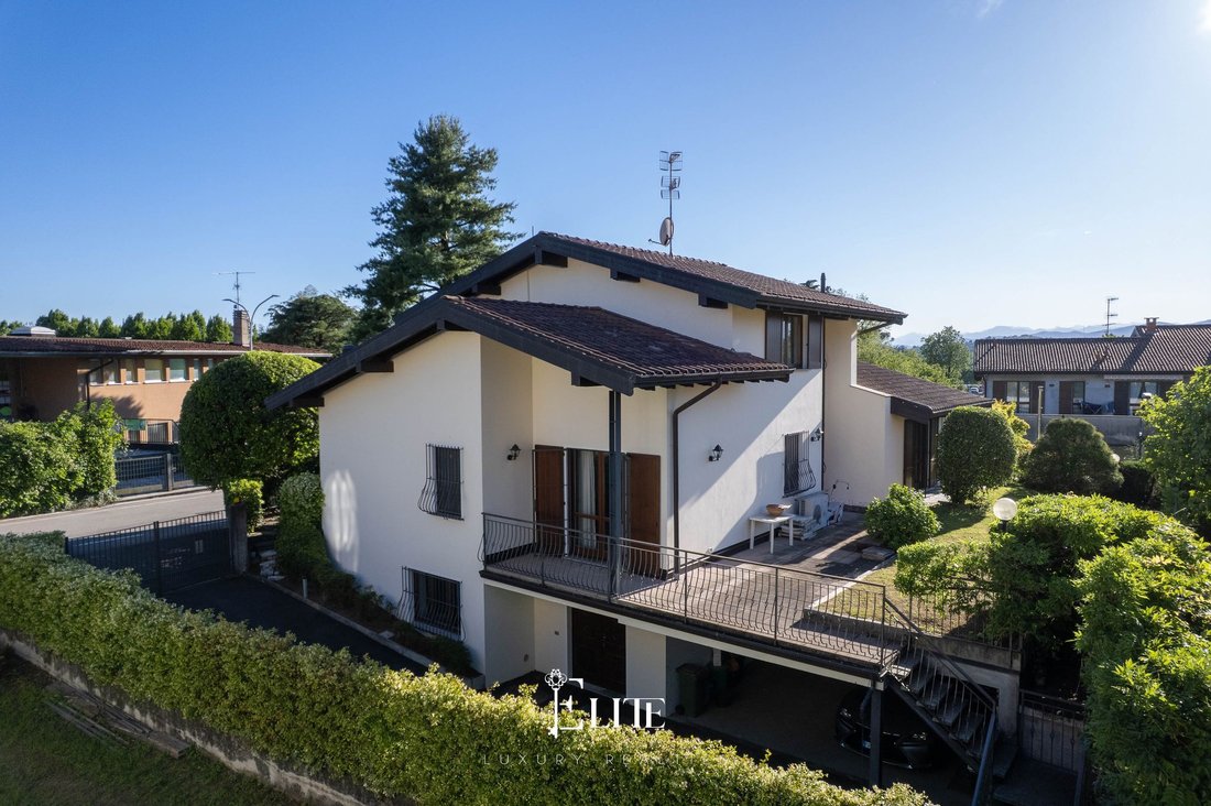 Villa in Gavirate, Lombardy, Italy 4 - 18022620
