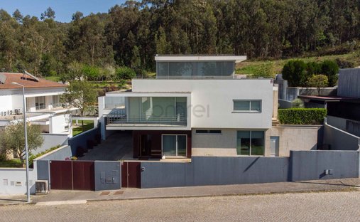 Villa in Santa Lucrecia de Algeriz e Navarra, Braga, Portugal 1