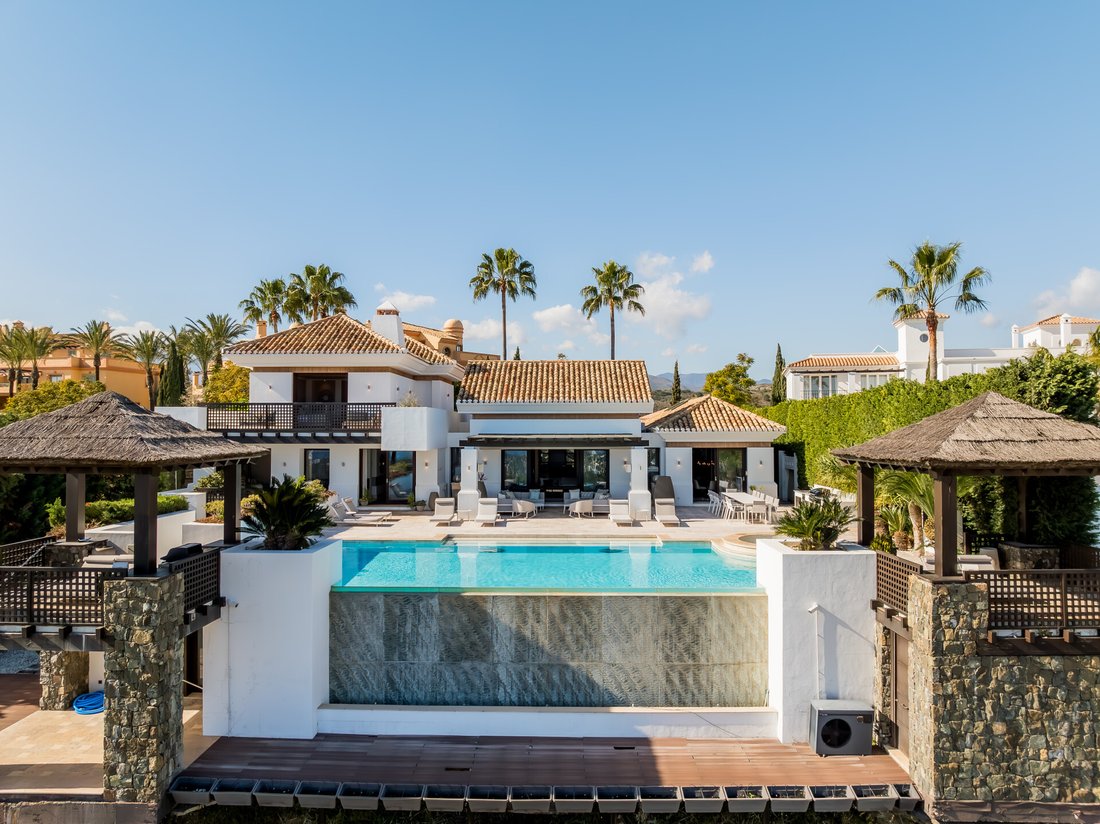 Villa in Cancelada, Estepona, Andalusia 1 - 15442147