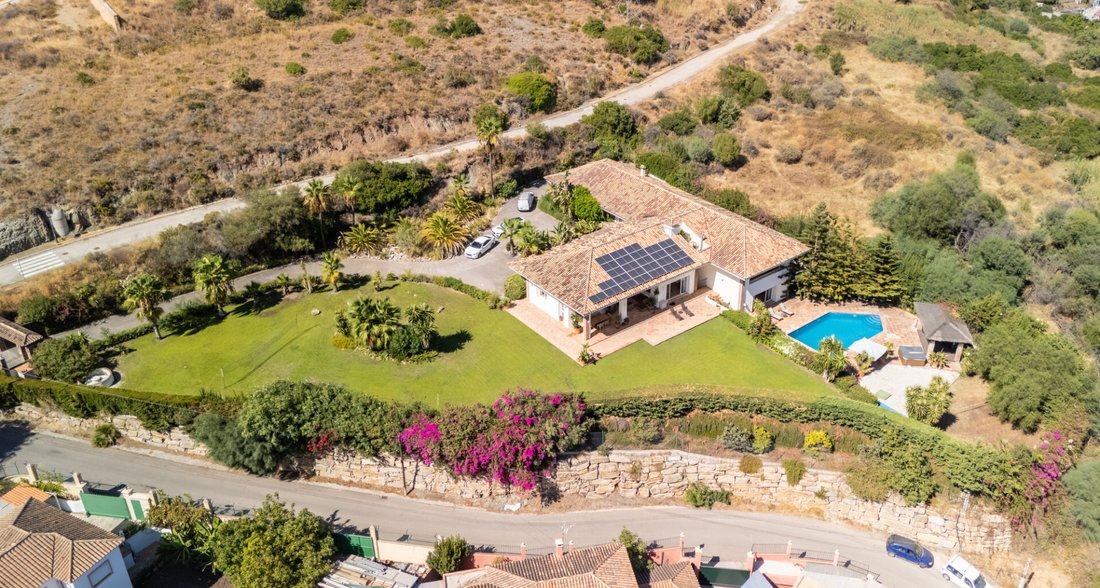 Villa in Benahavis, Andalusia, Spain 2 - 18023557