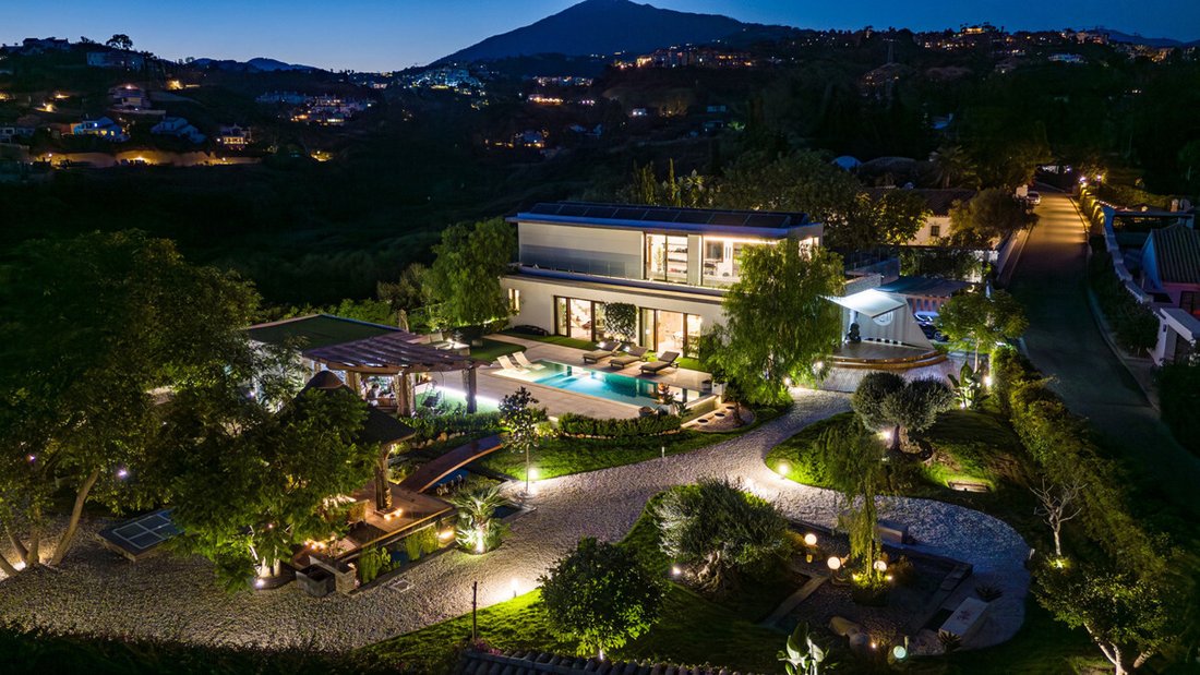 Villa in Benahavis, Andalusia, Spain 1 - 16804437