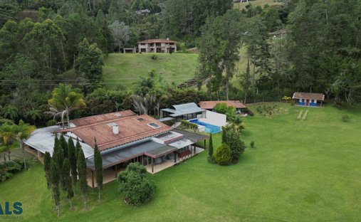 Casa en El Retiro, Retiro, Colombia 1