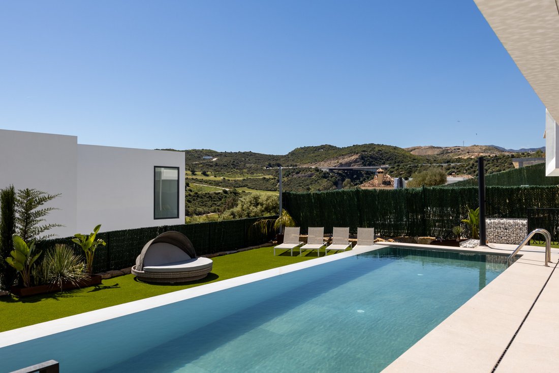 Villa in Estepona, Andalusia, Spain 2 - 17945886