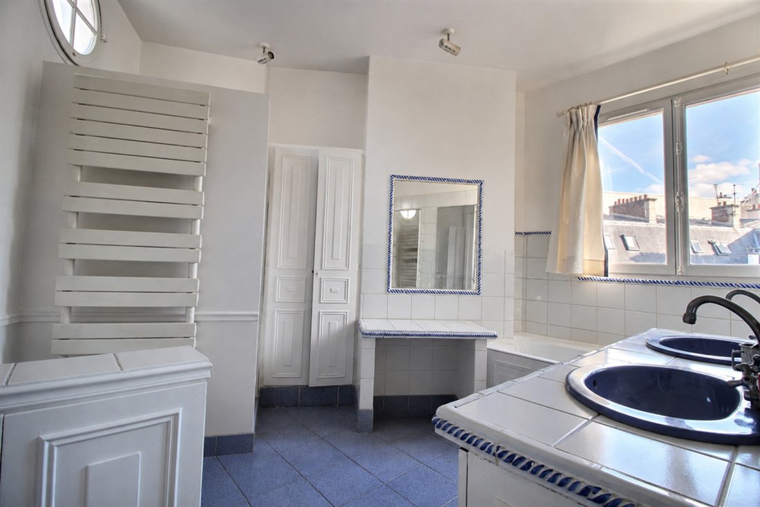 Apartment in Pereire-Malesherbes, Paris 17e Arrondissement, Paris 2 - 18022975