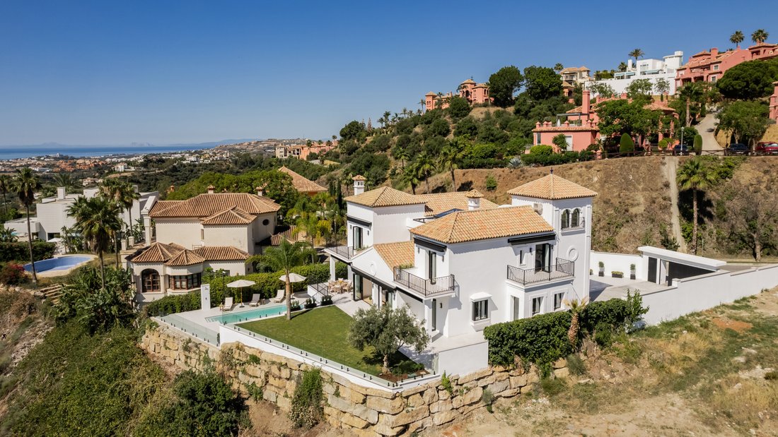 Villa in La Quinta, Benahavis, Andalusia 1 - 13298747