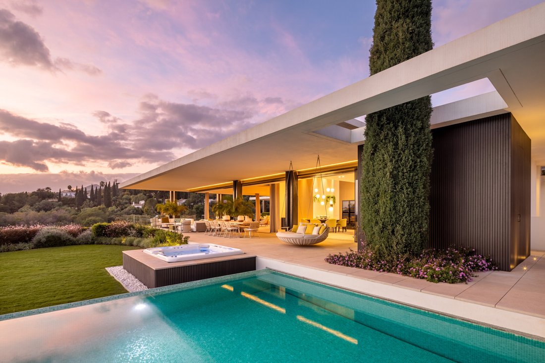 Villa in La Quinta, Benahavis, Andalusia 2 - 15118224