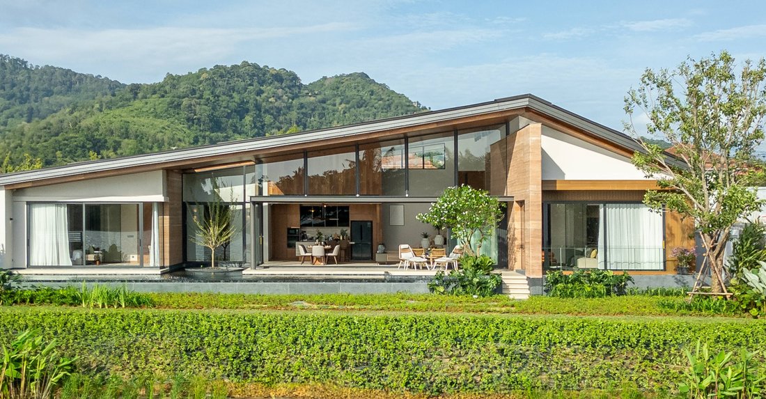 Four-Bedroom Lakeside Villa · Rammed Earth & Timber · 15m Pool · Cherngtalay, Phuket