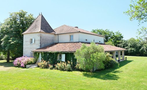 Estate in Fongrave, Nouvelle-Aquitaine, France 1