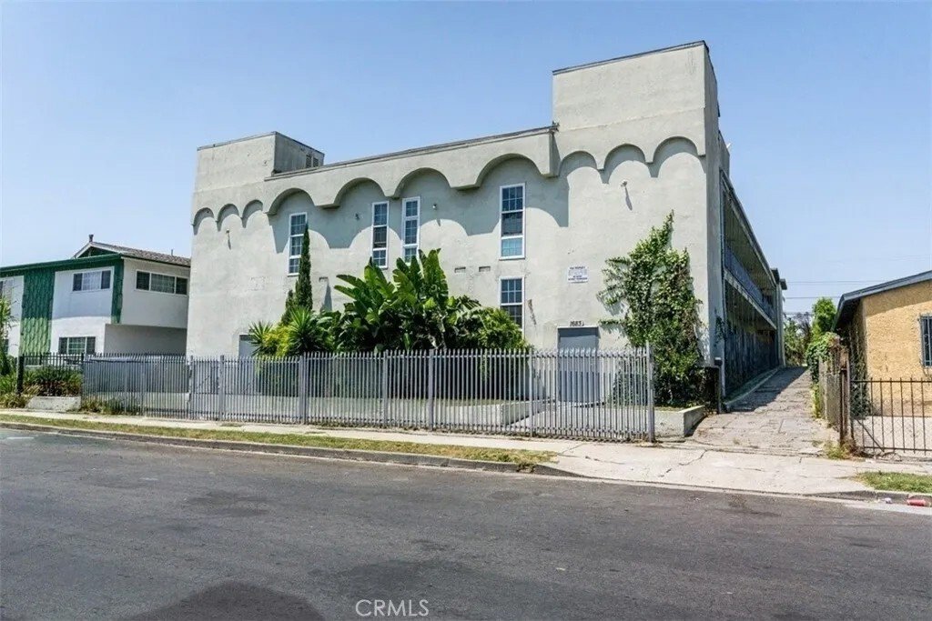 Los Angeles, California, United States 3 - 18022795