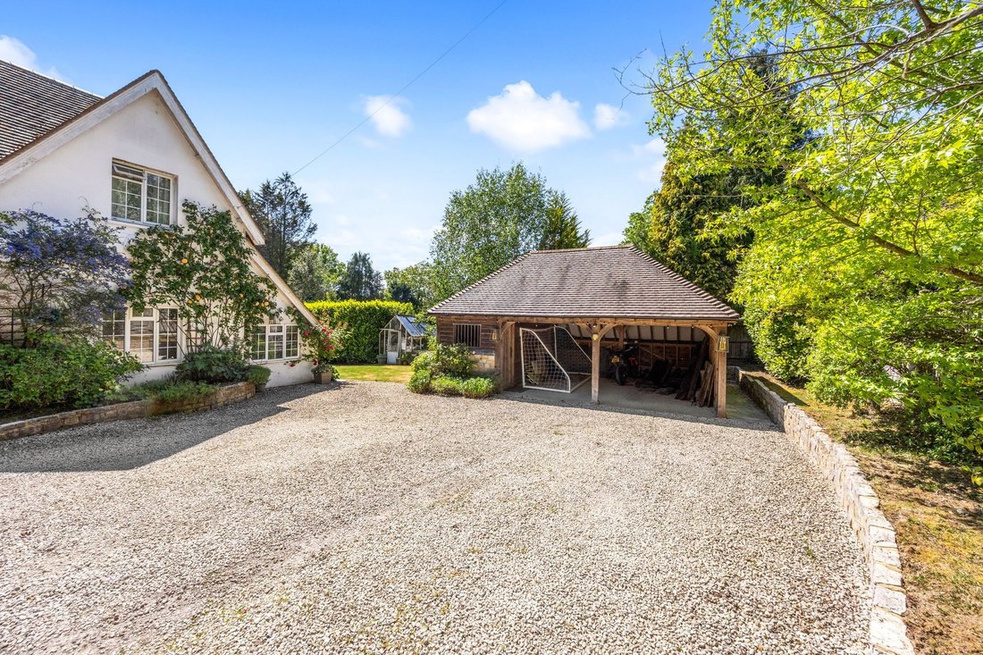 House in Bolney, England 5 - 18023586