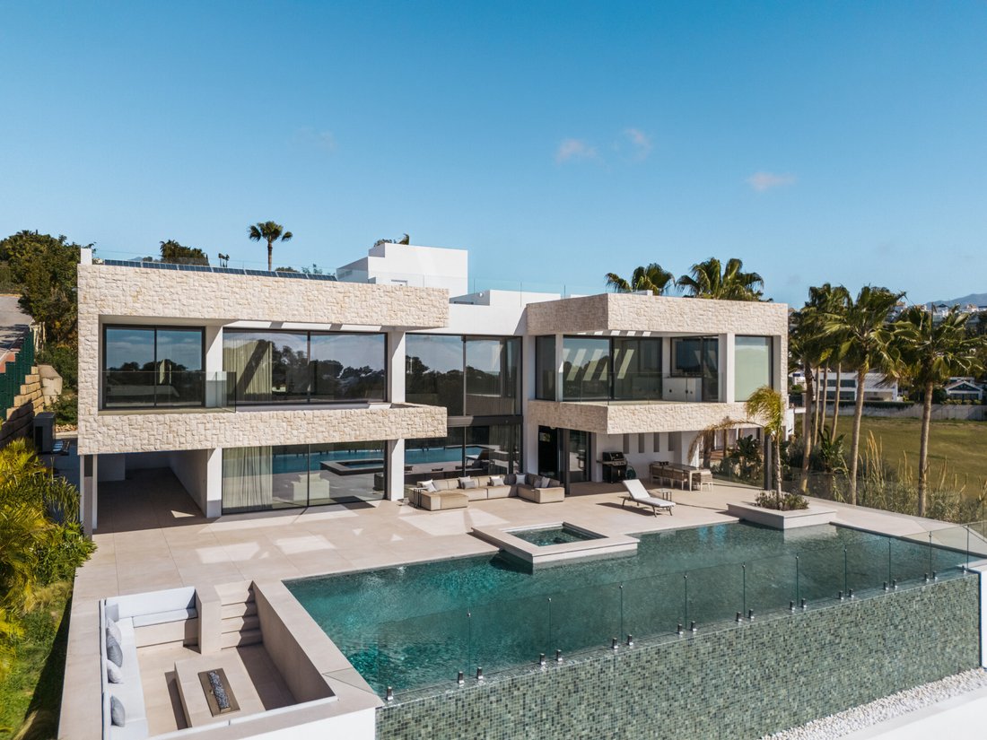 Villa in Benahavis, Andalusia, Spain 1 - 14463158