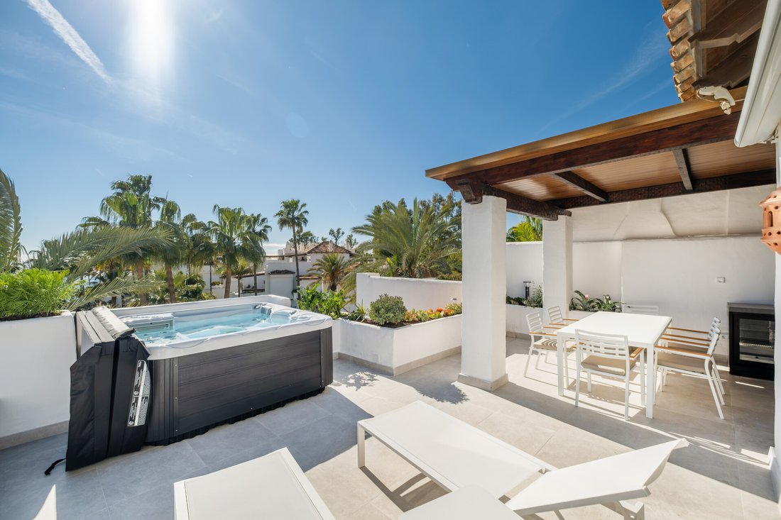 Penthouse in Puerto Banus, Marbella, Spain 1 - 15930330